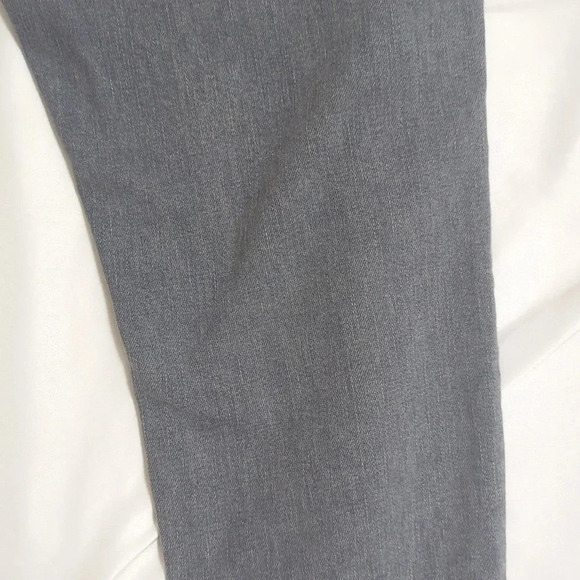 LOFT Fresh Cut Curvy Skinny Jeans, Color Light Wash Gray Size 6/28 - Picture 13 of 16